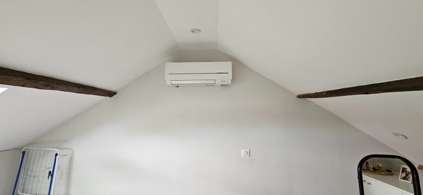 Installation d’une climatisation réversible murale dans une chambre