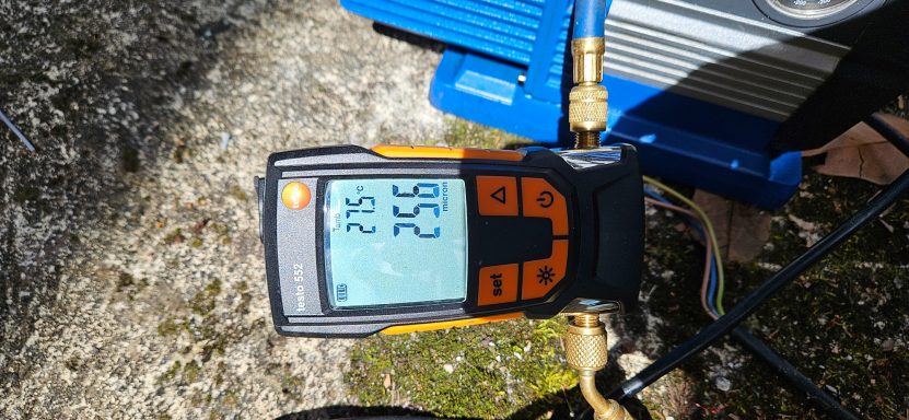 Contrôle du vide sur installation de climatisation réversible